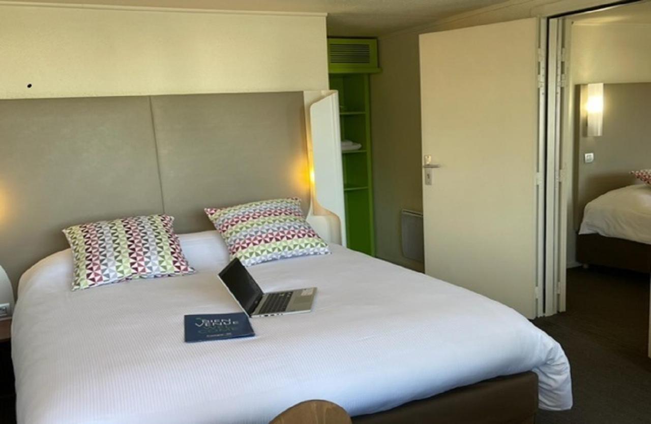 Campanile Annecy - Cran Gevrier Hotel Bagian luar foto