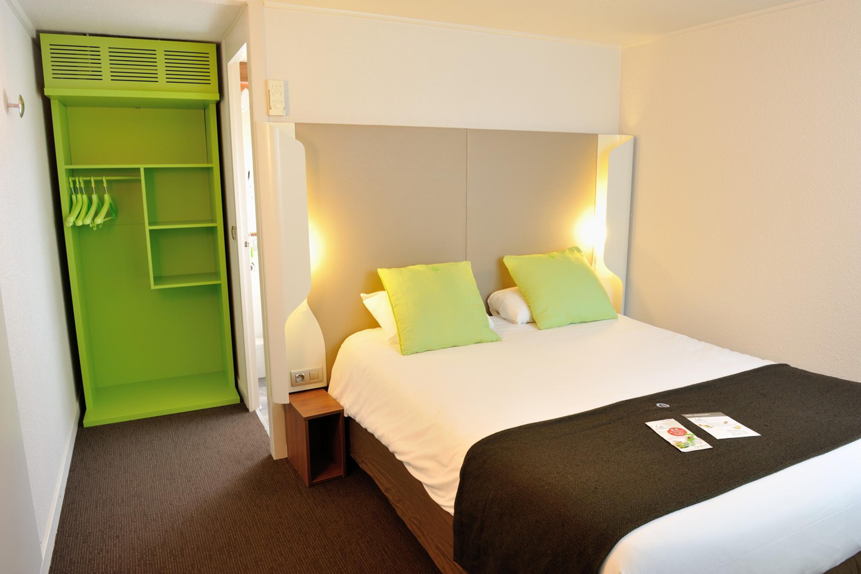 Campanile Annecy - Cran Gevrier Hotel Bagian luar foto