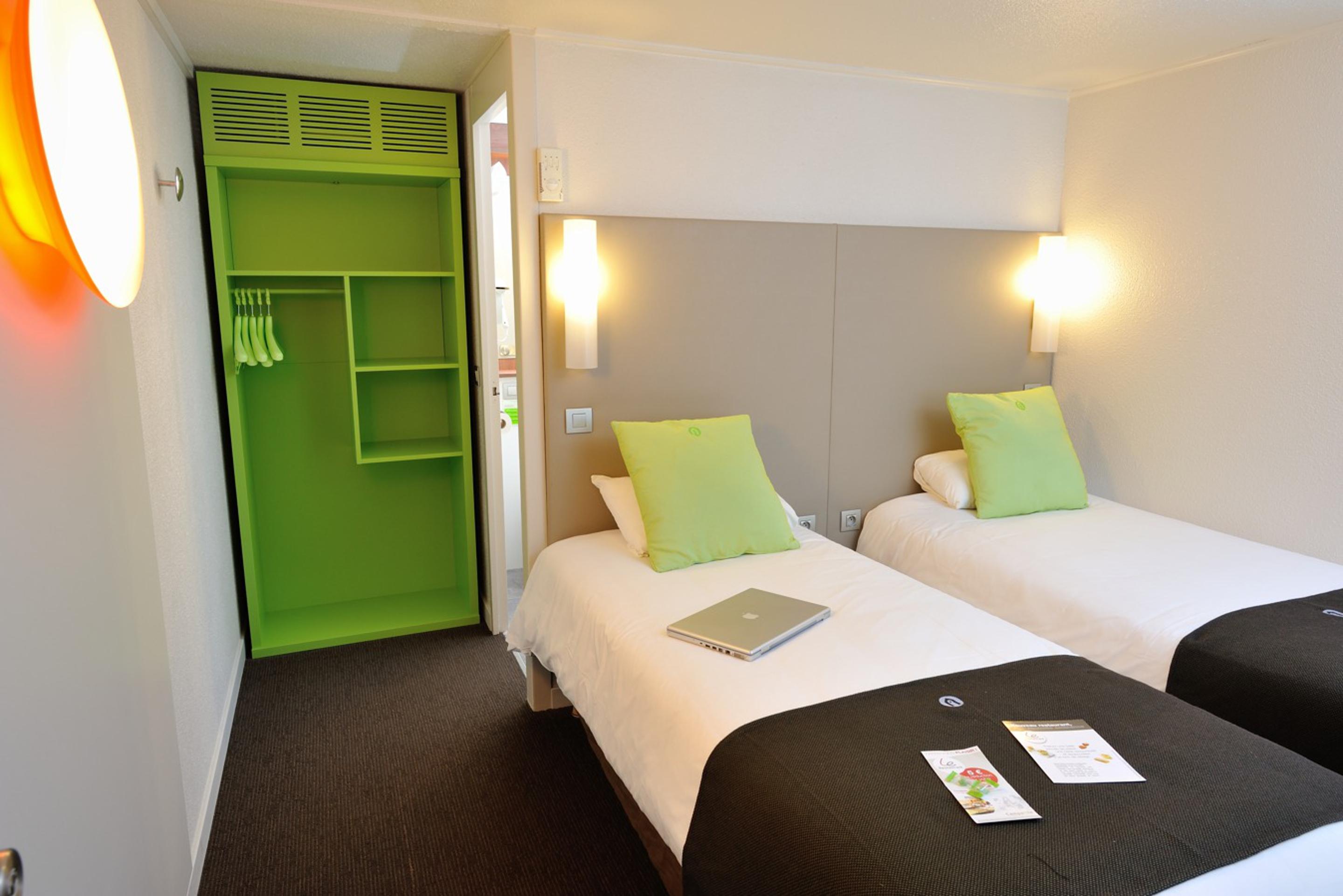 Campanile Annecy - Cran Gevrier Hotel Bagian luar foto