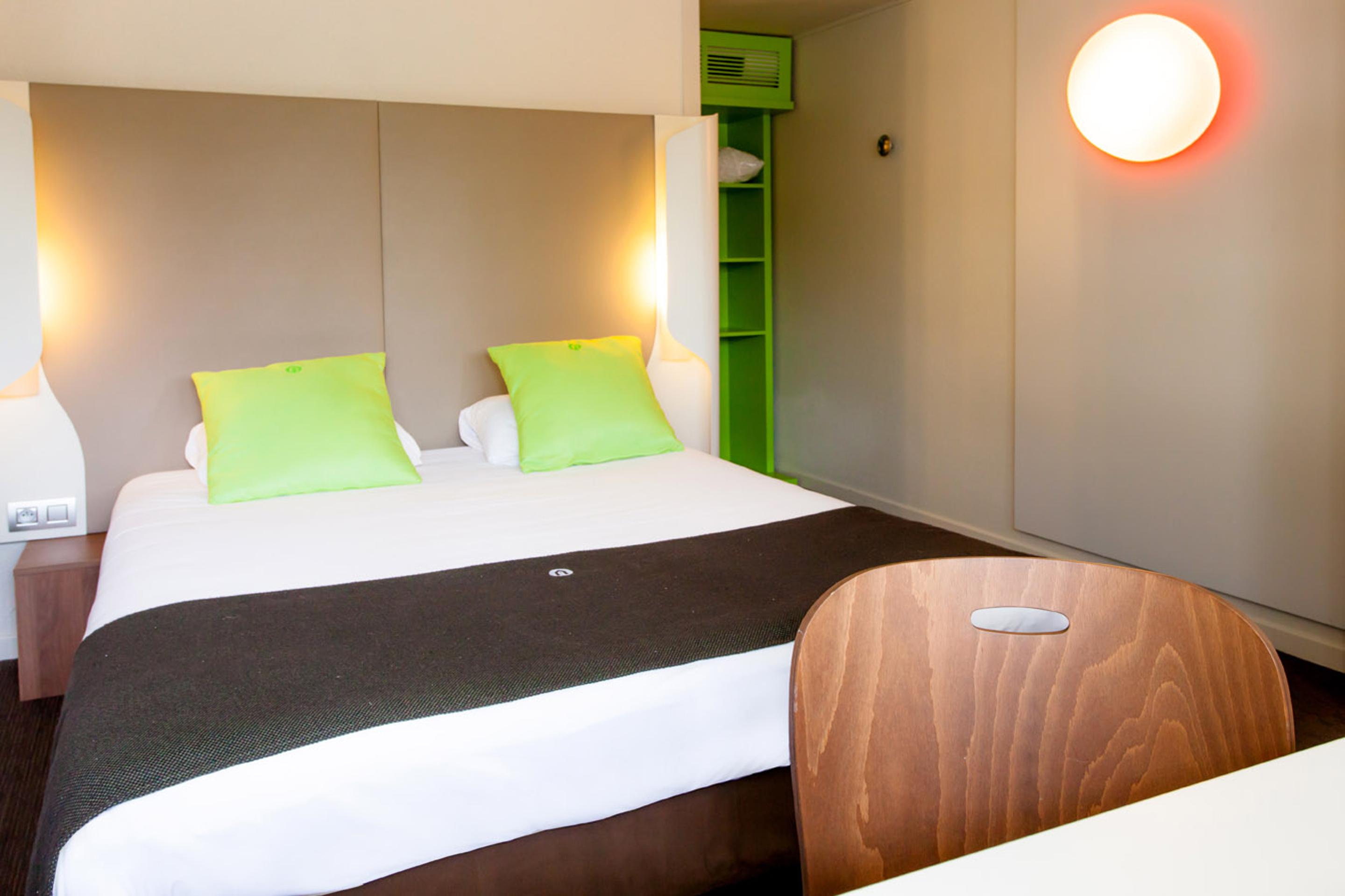 Campanile Annecy - Cran Gevrier Hotel Bagian luar foto