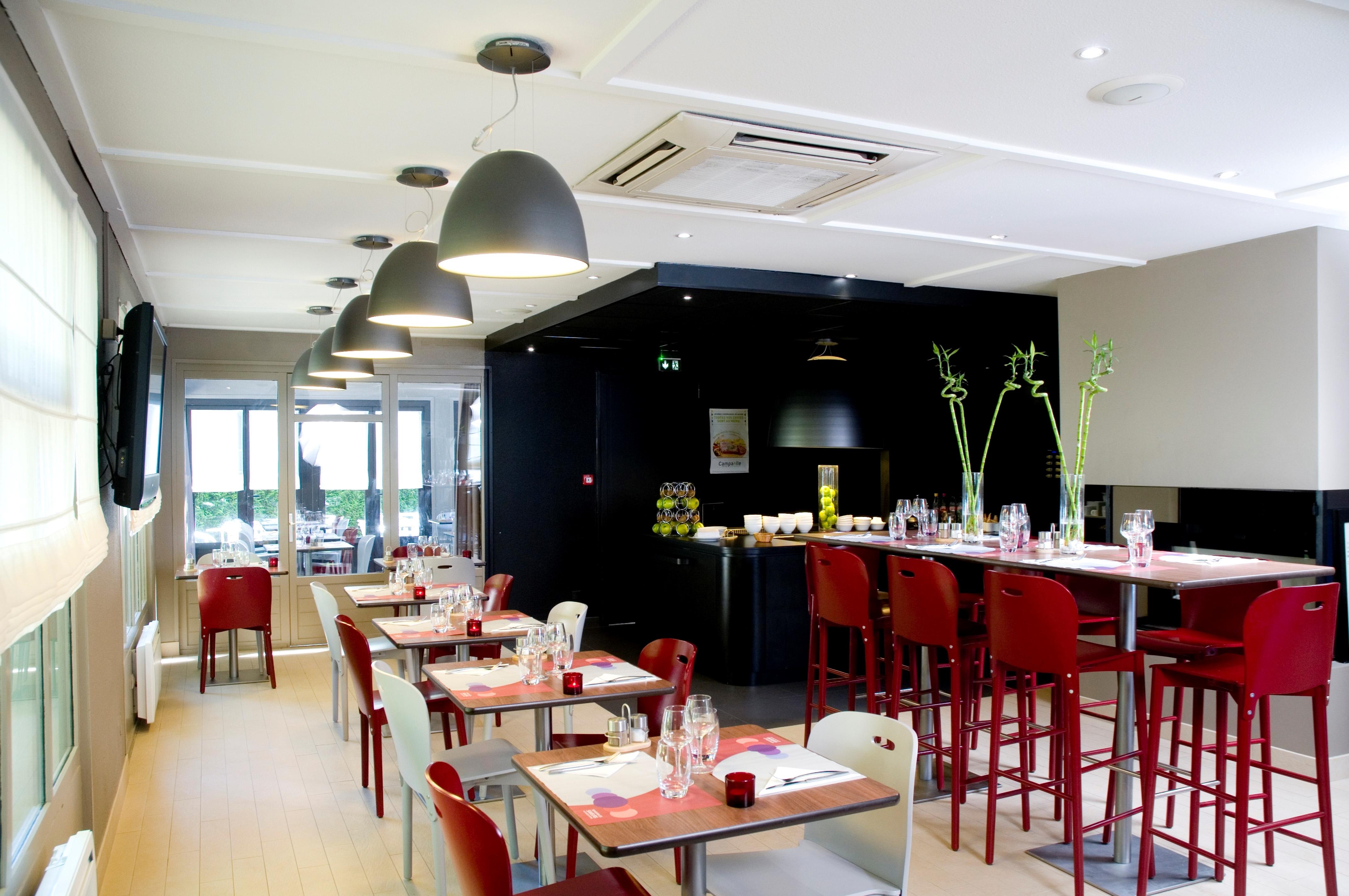 Campanile Annecy - Cran Gevrier Hotel Bagian luar foto