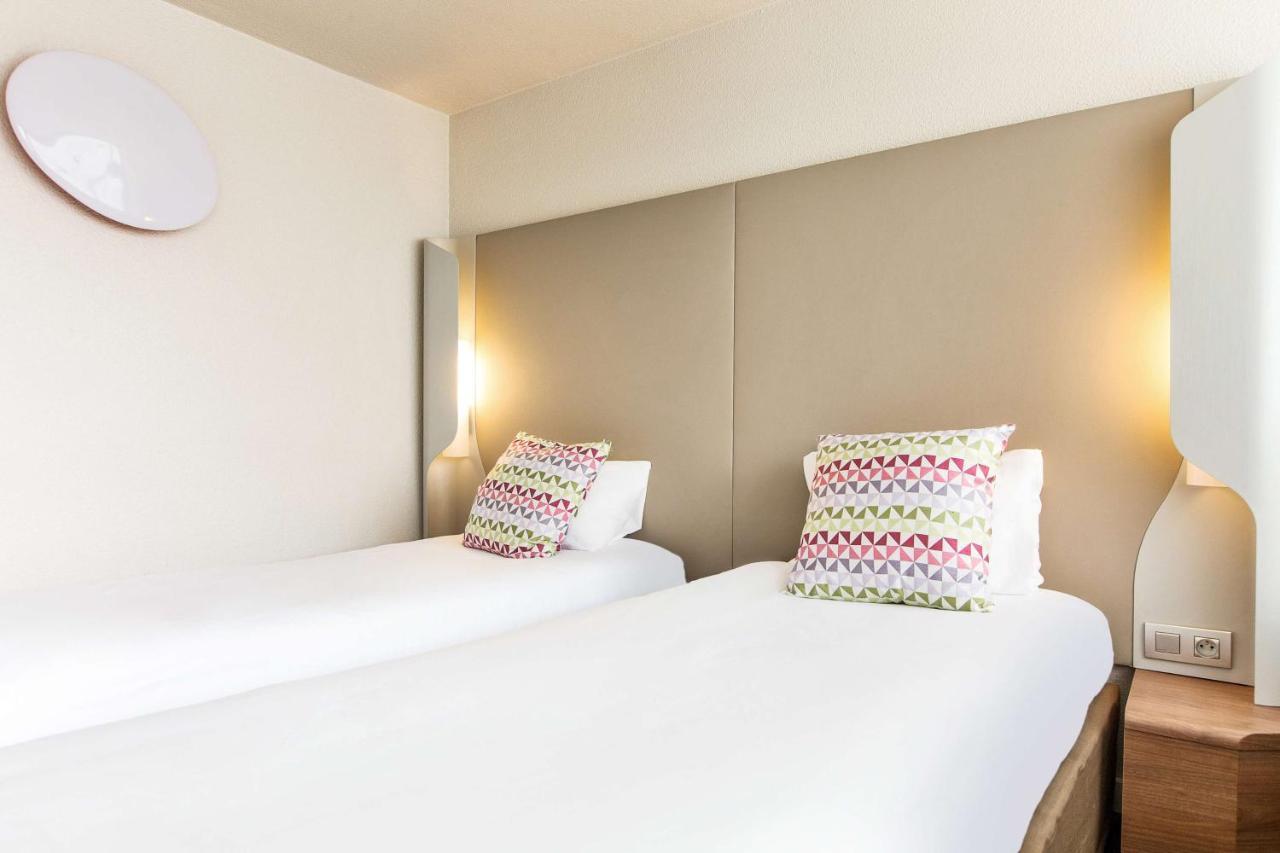 Campanile Annecy - Cran Gevrier Hotel Bagian luar foto