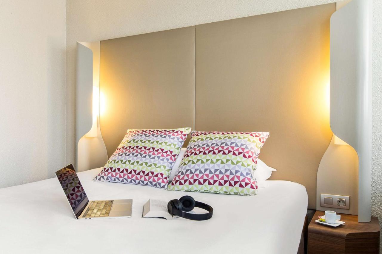 Campanile Annecy - Cran Gevrier Hotel Bagian luar foto