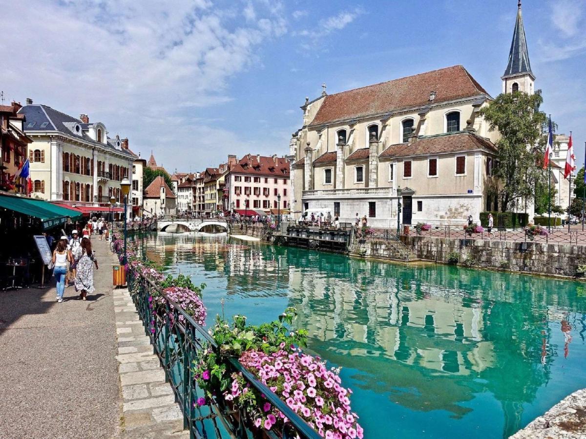 Campanile Annecy - Cran Gevrier Hotel Bagian luar foto