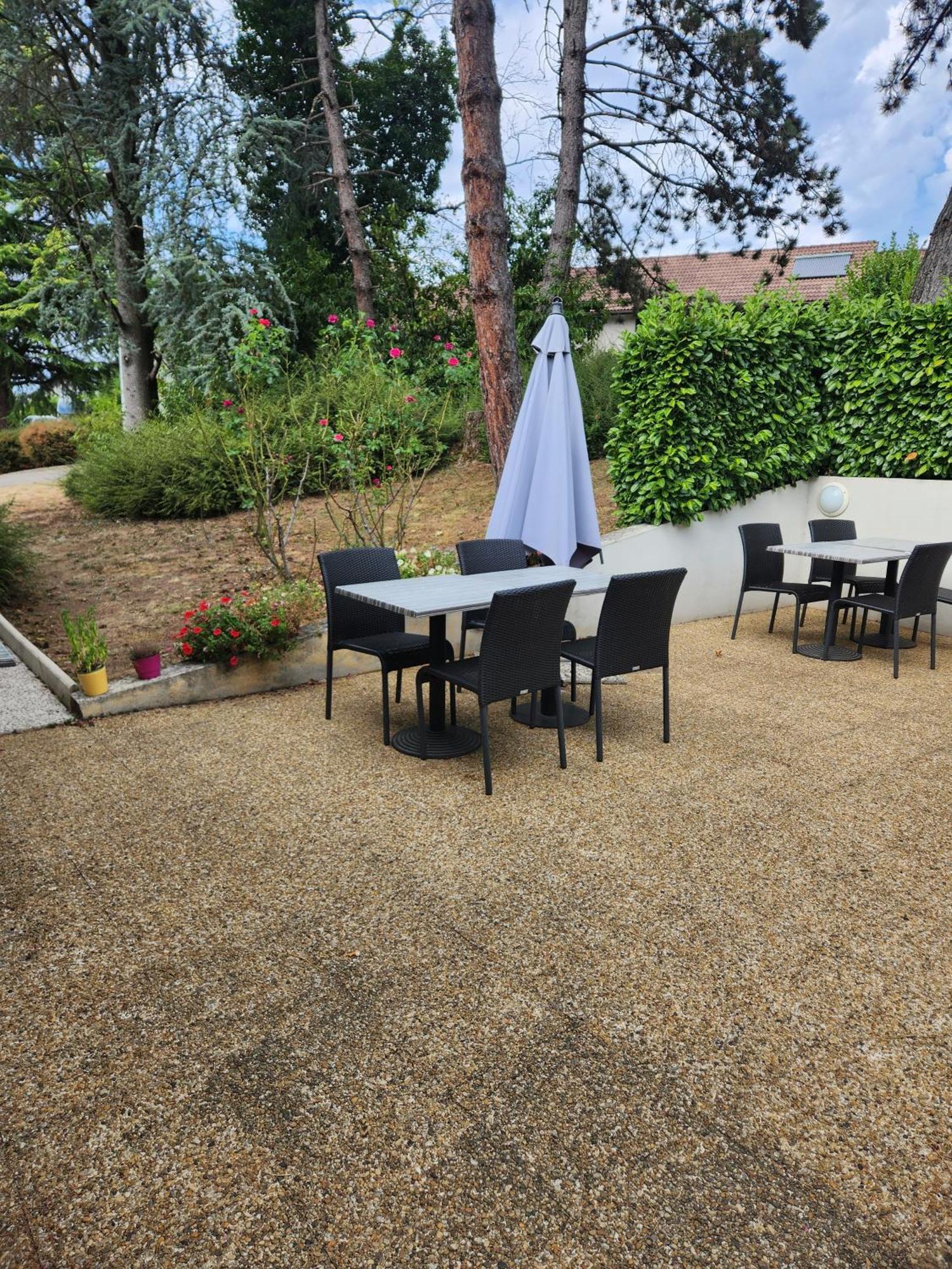 Campanile Annecy - Cran Gevrier Hotel Bagian luar foto