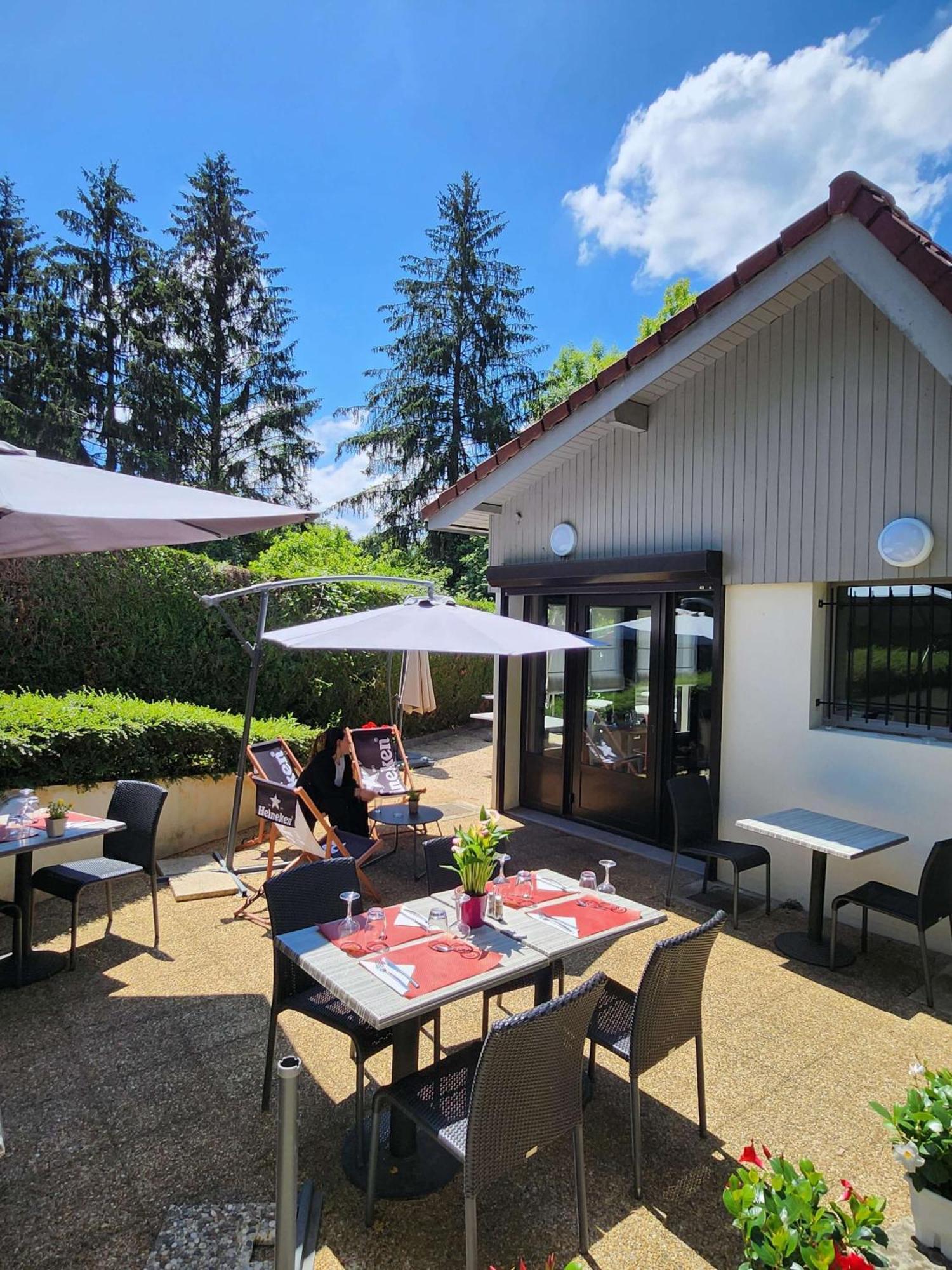 Campanile Annecy - Cran Gevrier Hotel Bagian luar foto