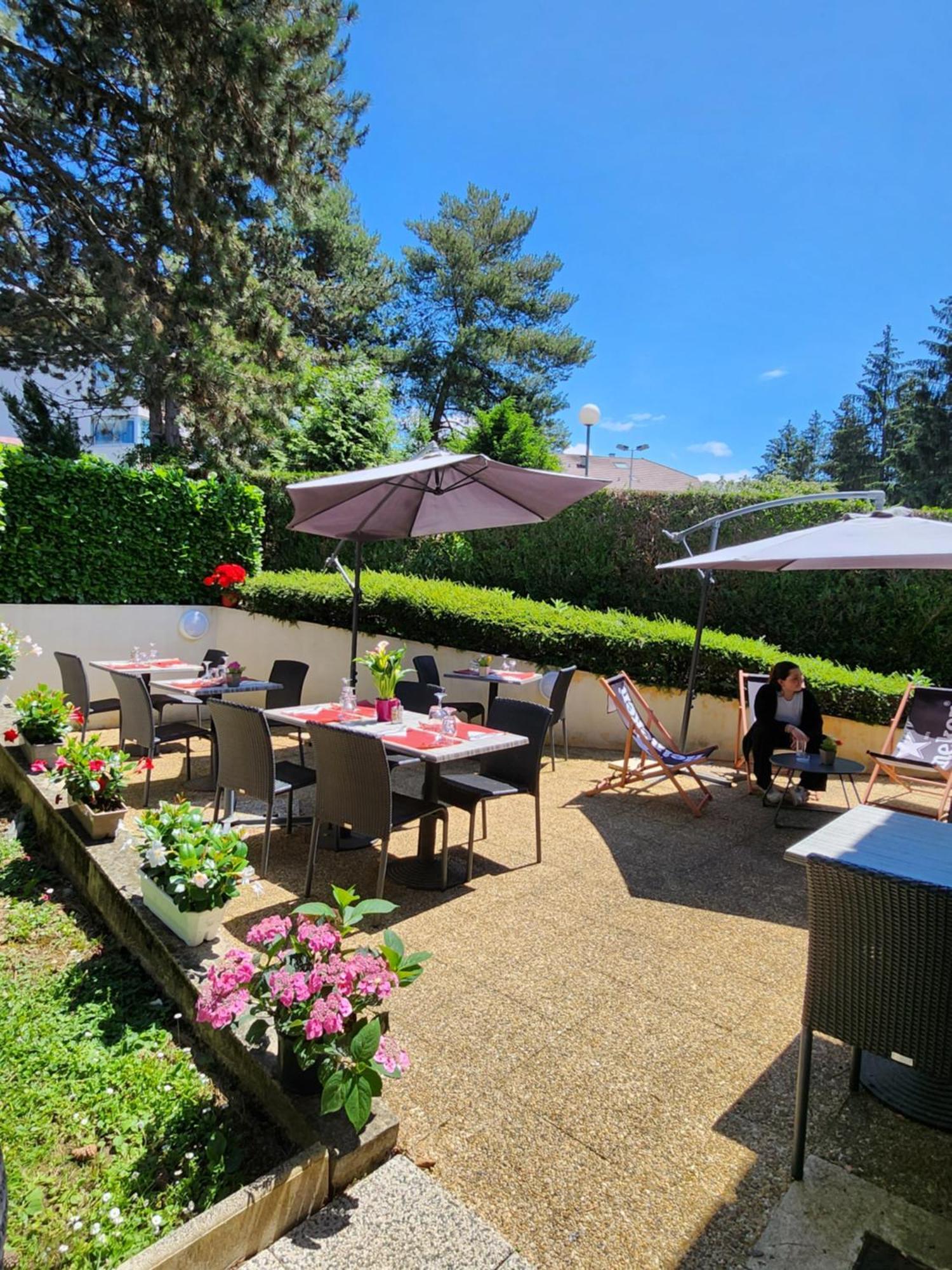 Campanile Annecy - Cran Gevrier Hotel Bagian luar foto