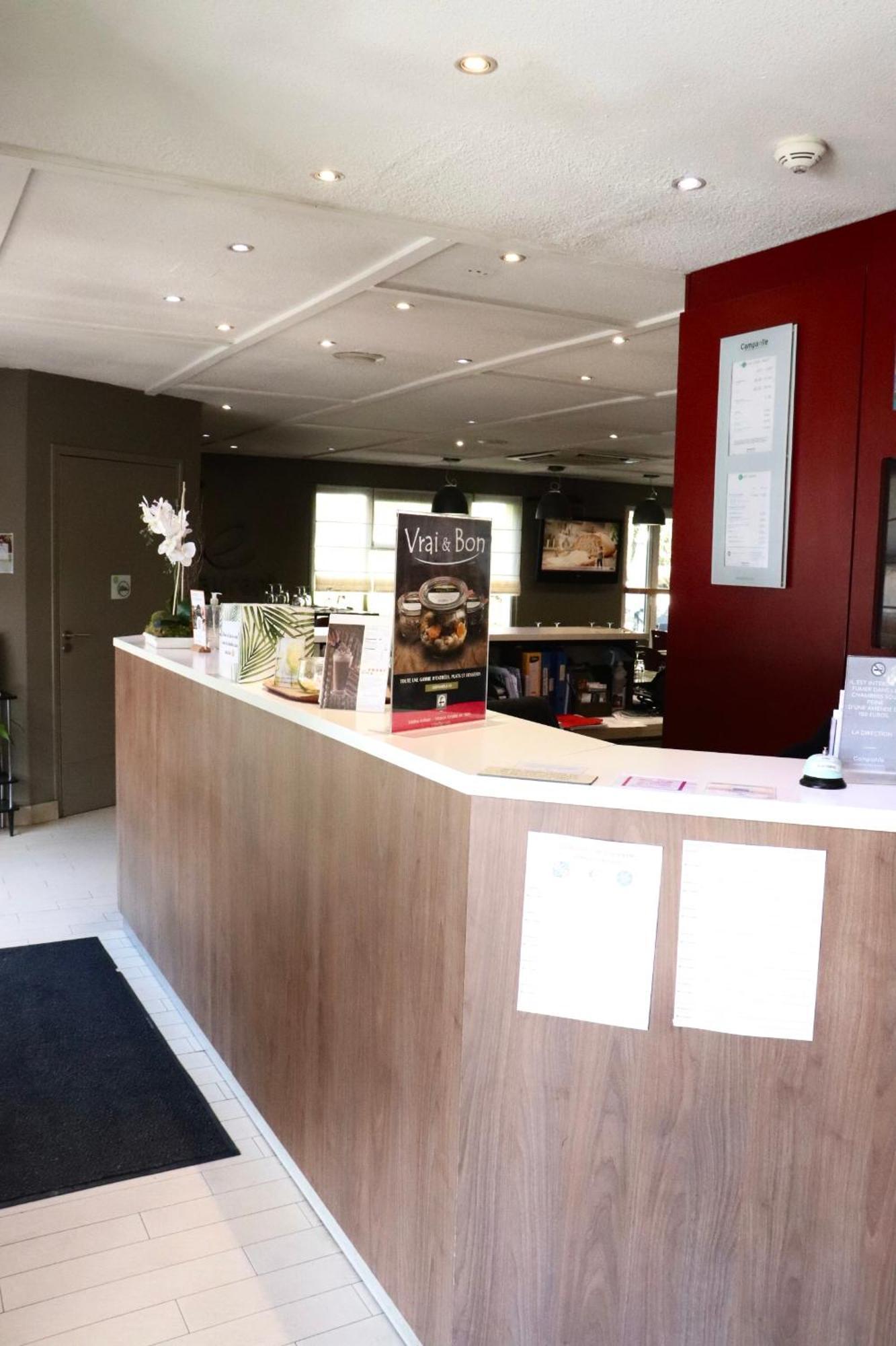 Campanile Annecy - Cran Gevrier Hotel Bagian luar foto