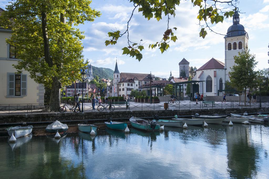 Campanile Annecy - Cran Gevrier Hotel Bagian luar foto