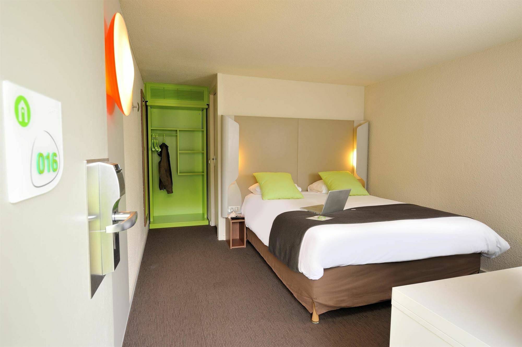 Campanile Annecy - Cran Gevrier Hotel Bagian luar foto